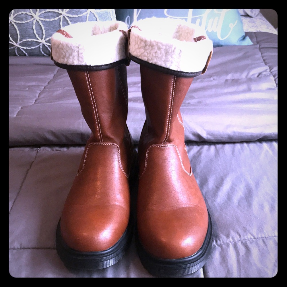 Winter boots women’s size 9